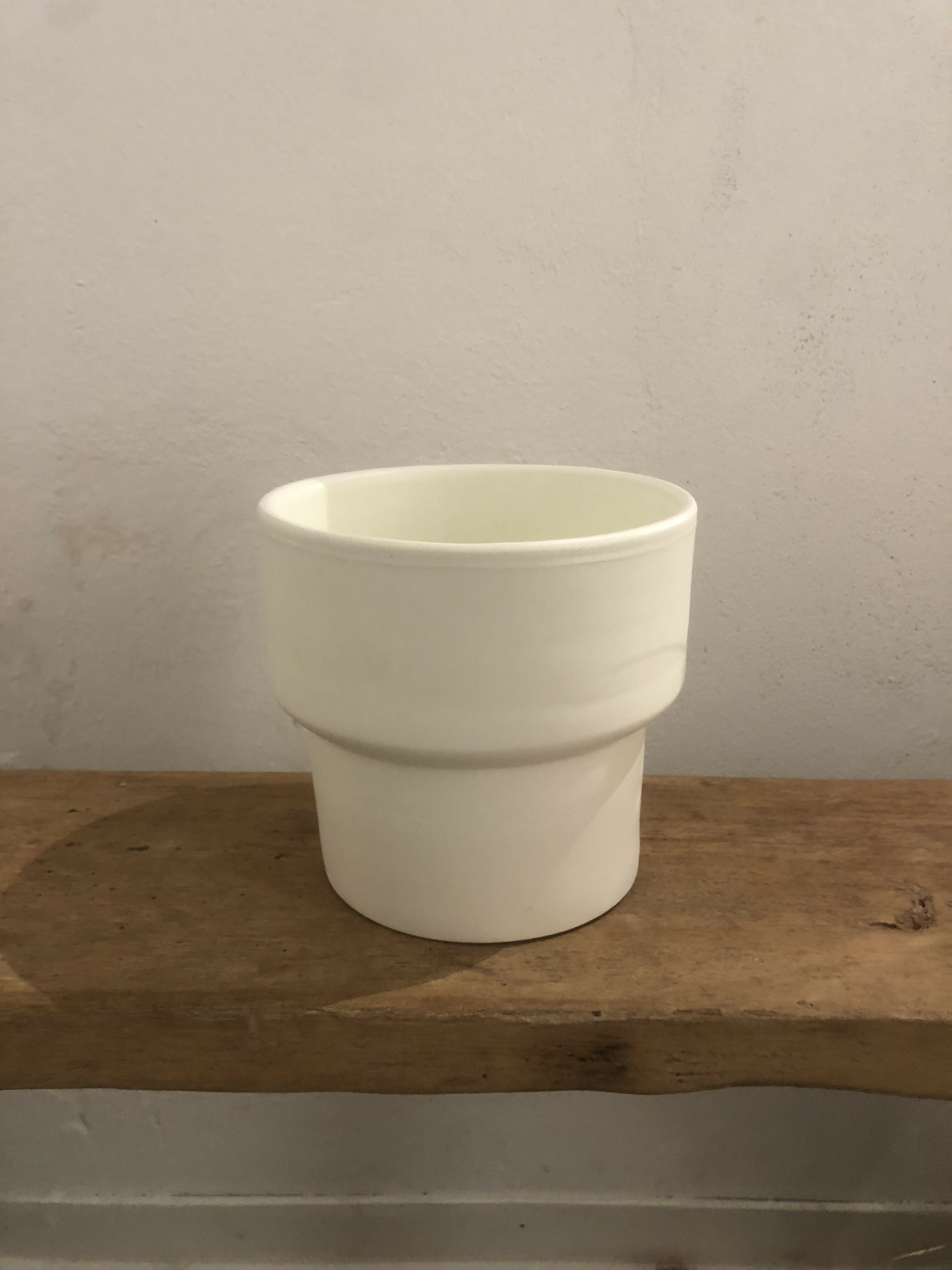 Weißer Keramik Blumentopf